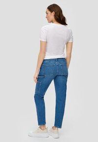s.Oliver ABKLE FRANCIS MID RISE BOYFRIEND - Slim fit jeans - blau