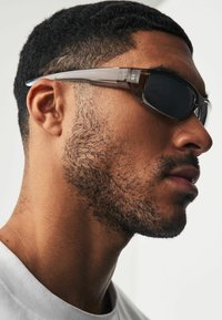 Next REGULAR FIT - Aurinkolasit - smoke grey