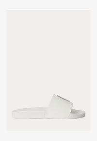 Selezionato, white beach shop bear