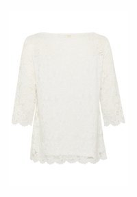 Top bianco in pizzo con maniche a tre quarti e orlo scallop. Presenta un motivo floreale e una texture trasparente, offrendo un aspetto leggero e arioso.