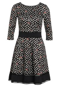 Robe noire à fleurs avec des manches trois-quarts, des marguerites blanches et des fleurs rouges, une taille ajustée et un détail de bord noir.