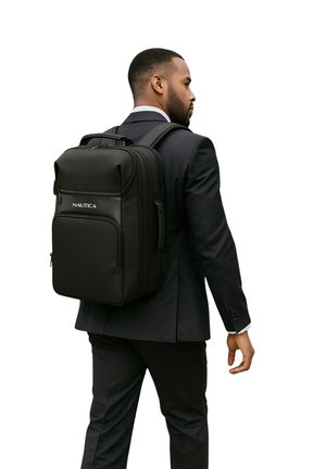 Sac à dos noir avec plusieurs compartiments, fabriqué en matériau durable. Présente un design élégant, une poignée sur le dessus et des bretelles réglables.