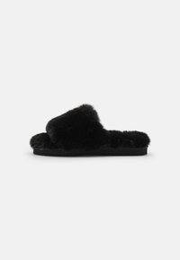 Unselected, black