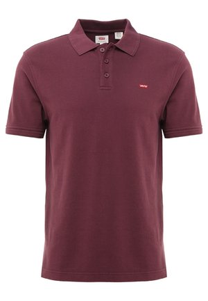 Bordowa koszulka polo Levi’s z krótkim rękawem, kołnierzykiem, trzema guzikami i małym czerwonym logo Levi’s po lewej stronie klatki piersiowej. Brak widocznego tła.
