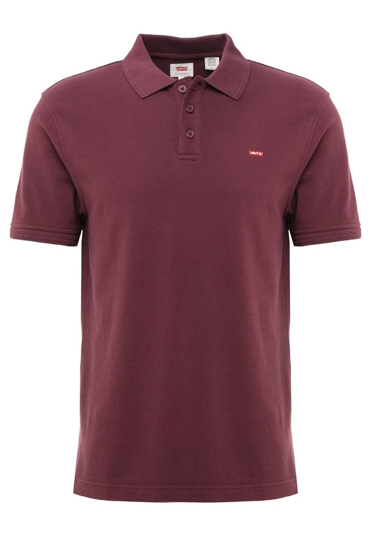 Polo Levi’s bordeaux à manches courtes, col, trois boutons et petit logo Levi’s rouge sur la poitrine gauche. Aucun arrière-plan visible.