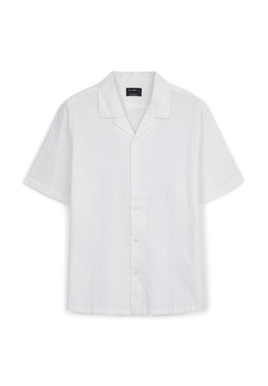 Camicia bianca a maniche corte con colletto normale, realizzata in tessuto testurizzato e dotata di cinque bottoni sul davanti. Nessun motivo o accento visibile.