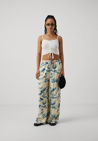 Pieces PCVITO STRAP CROP 2 PACK - Top - blue/bright white