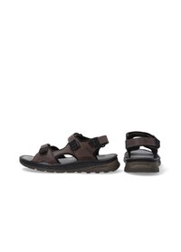 Braune Ledersandalen mit verstellbaren Riemen, strukturiertem Sohlenmaterial und gepolstertem Fußbett. Offenes Design mit ausgeprägten Ausschnitten für Atmungsaktivität.