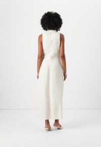 Guess LILIANE - Dolga obleka - dove white