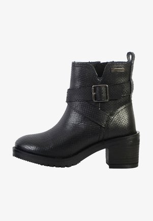 Stivale alla caviglia nero realizzato in pelle testurizzata, con fibbia laterale e un tacco a blocco di moderata altezza. Design con ritagli e suola in gomma robusta.