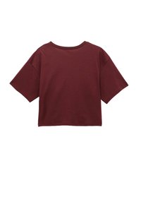 Burgundowa, krótka koszulka z szerokimi, krótkimi rękawami, okrągłym dekoltem i gładką bawełnianą strukturą; prosty design, bez wzorów czy akcentów.