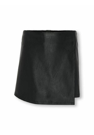 Zwarte faux leren minirok met een gladde textuur, asymmetrische zoom en een zichtbare naad langs de tailleband en de zijkant.