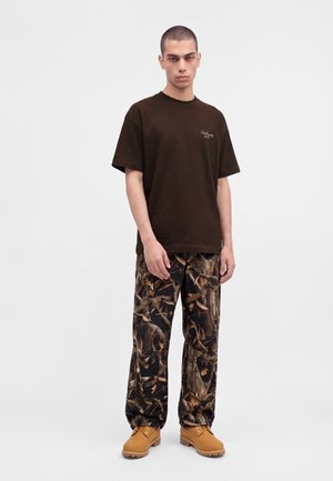 Carhartt WIP, SIGNATURE SCRIPT - Обикновена тениска - tobacco/natural