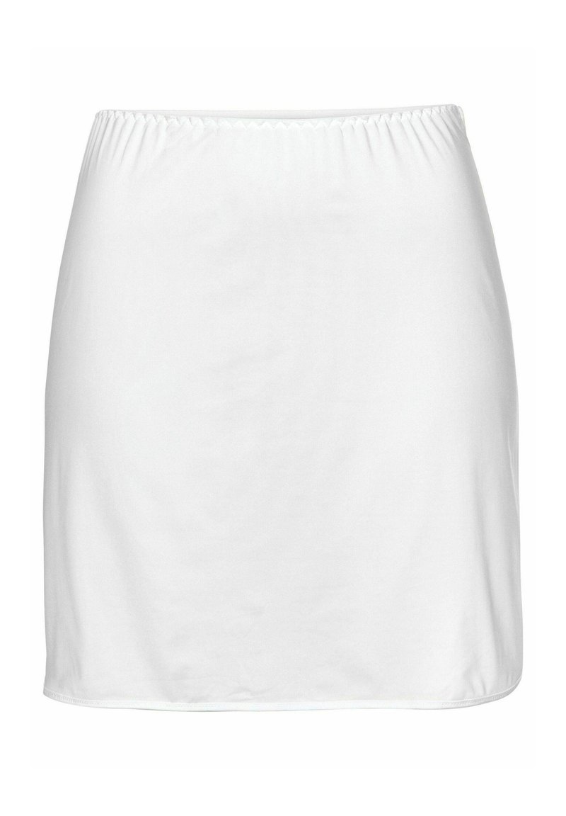 Witte gebreide rok met een elastische tailleband en een gladde textuur, met een eenvoudig ontwerp en een rechte snit zonder versieringen.