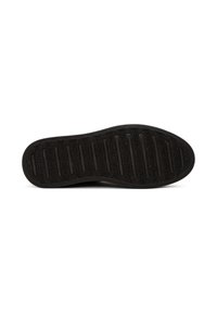 Semelle de chaussure en caoutchouc noir avec des rainures horizontales et une surface texturée pour l'adhérence. Bout arrondi avec un bord renforcé.