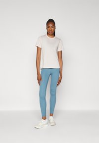 New Balance HARMONY HIGH RISE LEGGING - Pajkice - terrarium