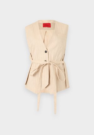 Veste sans manches en lin beige avec deux boutons noirs, ceinture à nouer à l'avant et poches frontales, présentée sur un fond neutre.