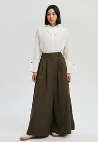 Touché Privé WITH DARTS - Jupe longue - khaki