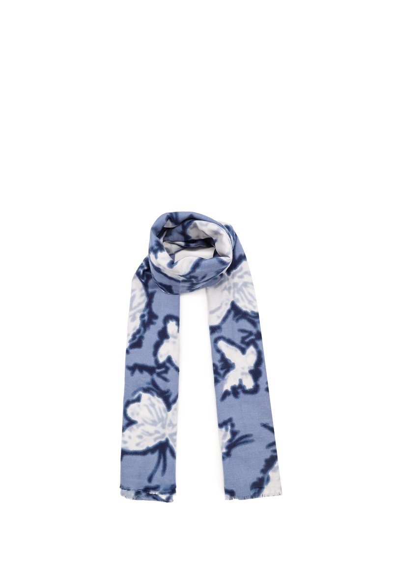 Sciarpa blu e bianca con motivo floreale, realizzata in morbido tessuto con bordi frangiati, che si drappeggia elegantemente a forma di loop.