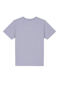 Kurzarm-T-Shirt in hellem Lavendel, aus weicher Baumwolle gefertigt. Hat einen Rundhalsausschnitt und einen schlichten Rücken ohne zusätzliche Muster oder Details.