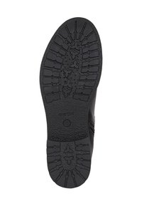 Suela de zapato de goma negra con un patrón de textura que presenta surcos y elementos elevados para una mejor tracción. Incluye la marca "GEOX".