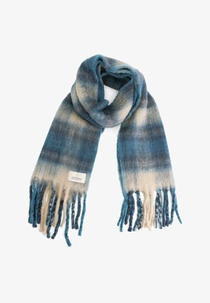 Blød, blå og beige gradientvævet tørklæde med frynser i enderne og en lille rektangulær hvid mærkat.