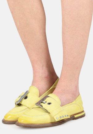 Loafers - yellow