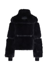 Veste en fausse fourrure noire avec un col haut, des sections matelassées et des poignets côtelés. Texture lisse et finition douce, arborant un logo dans le dos.