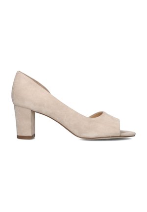 Beige suedine open teen high heel met een blokhakontwerp, licht afgeronde randen en een gladde, gestructureerde afwerking.