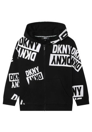 Czarna bluza z kapturem na zamek, z dużymi białymi logo DKNY nadrukowanymi w różnych orientacjach na całym materiale oraz kieszenią typu kangurka z przodu.