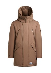 Braune isolierte Parka mit Kapuze, ausgestattet mit Reißverschlusstaschen auf der Brust, Seitentaschen und einem dezenten Logo-Patch am unteren Ende. Glatte Stofftextur.