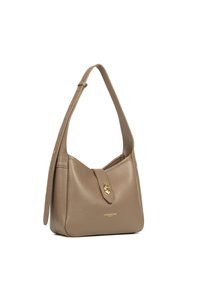 Sac à épaule en cuir beige avec une seule bandoulière, un fermoir doré et une surface texturée. Présente un logo discret à l'avant.