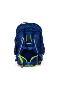 Navy-Rucksack mit grünen Akzenten, ausgestattet mit einem geometrischen Muster. Beinhaltet gepolsterte Träger, verstellbare Schnallen und einen oberen Griff.