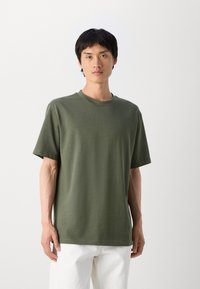 Lindbergh O NECK TEE OVERSIZE - Jednoduché tričko - olive