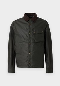 Donkergroen jack met een bruine corduroy kraag, knoopsluiting, een borstzak en een gladde, licht glanzende textuur.