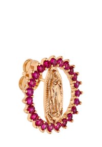 Aranyszínű fülbevaló, kör alakú dizájnnal, rózsaszín drágakövekkel díszítve. Központi részén vallási alak látható. Csiszolt felület.