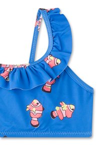 Blauer Badeoberteil mit einem Rüschenausschnitt, der farbenfrohe Cartoon-Fischmuster zeigt. Glattes Material mit verstellbaren Trägern und Steppdetails.