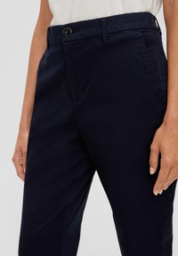 s.Oliver CIGARETTE MIT TAPERED granatowy
