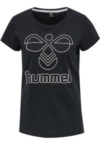 Camiseta de algodón negra con un diseño gráfico blanco de un logotipo abstracto encima de la palabra "hummel" en una tipografía en negrita. Mangas cortas, escote redondo.