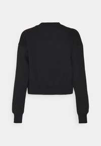 Svart kort sweatshirt med långa ärmar, rund halsringning och ribbade muddar. Mjuk textur, enkel design och inga synliga mönster eller detaljer.