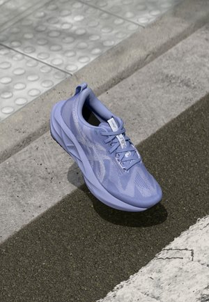 NOVABLAST 5 - Løpesko for vei - bluebell/lilac hint