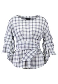 Blouse blanche à carreaux avec des lignes bleues et rouges, manches larges et ceinture en tissu assorti nouée à la taille.