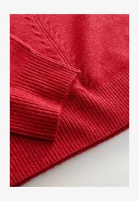 Unselected, red