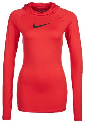 Rode lange mouwen sporthoodie met zwart Nike Swoosh-logo op de borst, aansluitend model en Dri-FIT stoflabel binnenin de kraag.