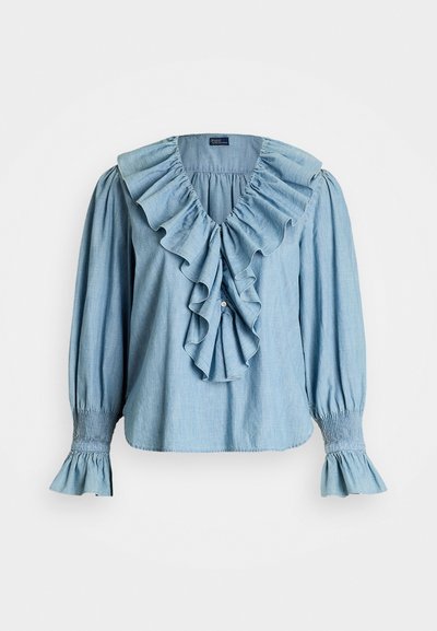 Gaiši zils džinsa blūze ar lielu volānu apkakli, pogu detaļām priekšpusē un elastīgiem manšetes ar platām piedurknēm.