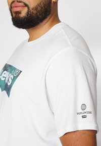 Levi's® Plus BIG SS - T-shirt estampada - white