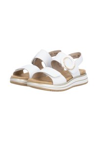 Sandales blanches à bout ouvert avec des brides ajustables, une boucle circulaire dorée sur la bride de cheville, des semelles intérieures rembourrées couleur beige clair et des semelles en caoutchouc beige.