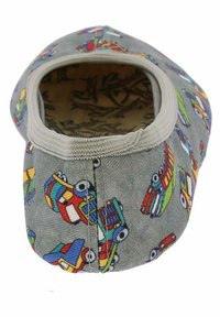 Grau Stoffeinschubschuh mit einem bunten Fahrzeugmuster. Das Innere hat ein einfaches Design mit sichtbaren Nähten und einer runden Öffnung.