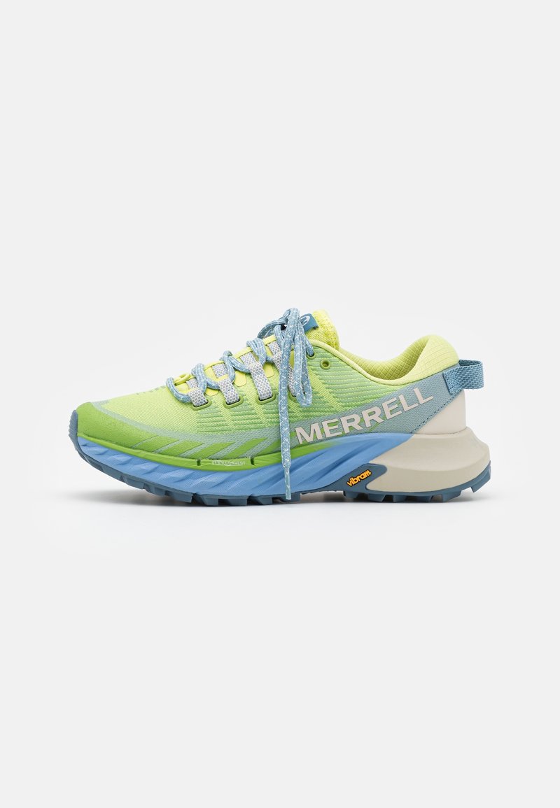 Chaussure de sport verte et jaune avec une tige en mesh texturé, des lacets bleus et une semelle extérieure Vibram. Caractérisée par un logo Merrell bien en vue.