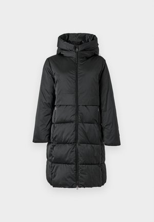 Casaco acolchoado preto com capuz, apresentando fecho de correr e dois bolsos frontais. Textura suave e design até ao joelho com padrão em bloco.